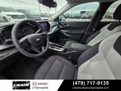Used 2025 Chevrolet Trax LS w/ LS Convenience Package FWD image 10