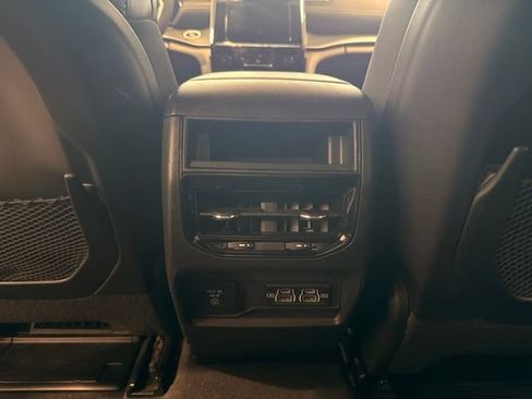 Used 2025 Jeep Grand Cherokee Altitude AWD/4WD image 21