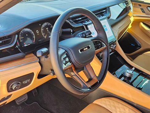 Used 2025 Jeep Grand Cherokee L Summit image 9