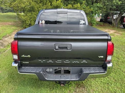 Used 2020 Toyota Tacoma SR5 AWD/4WD image 3