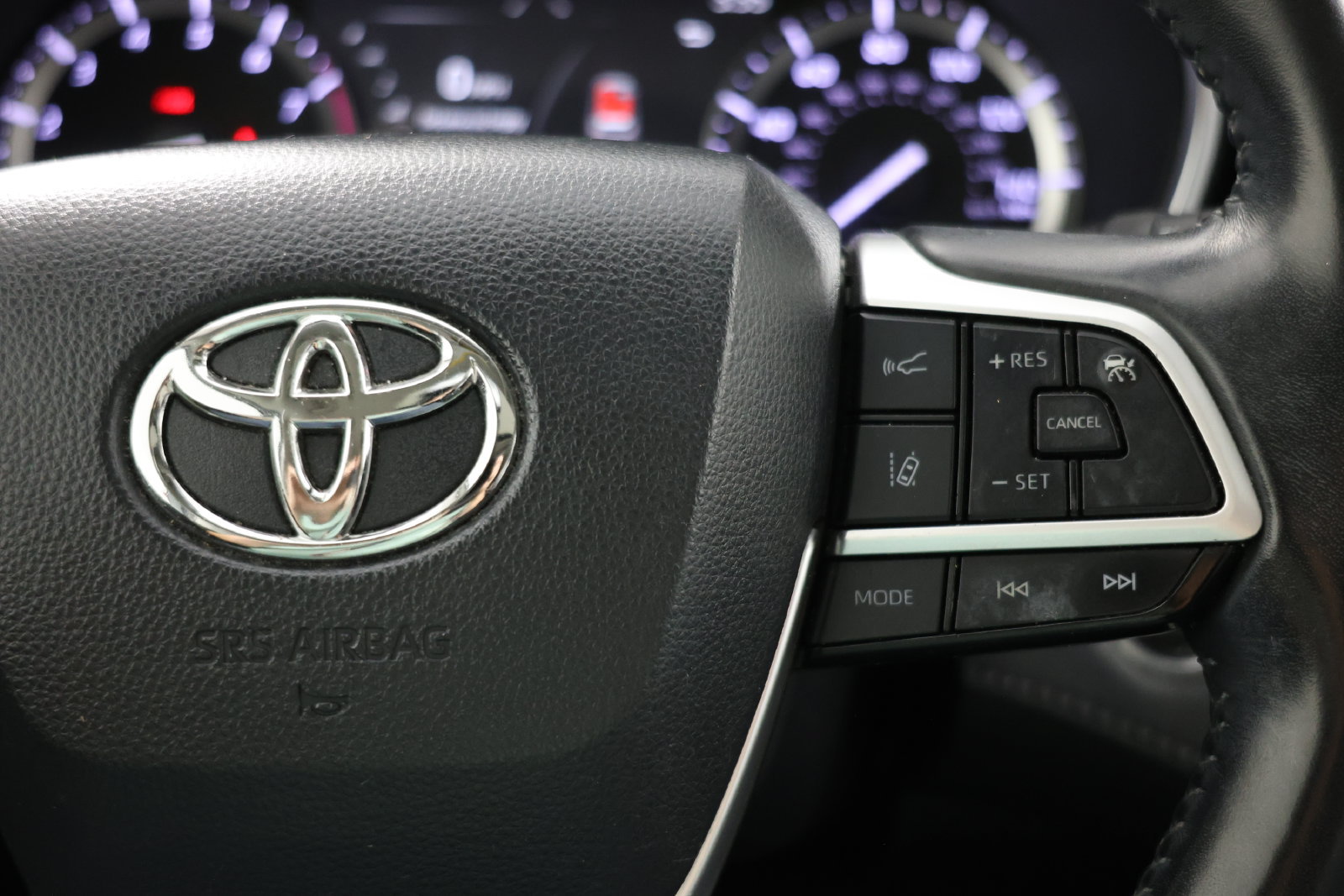 Used 2022 Toyota Highlander XLE AWD/4WD image 30