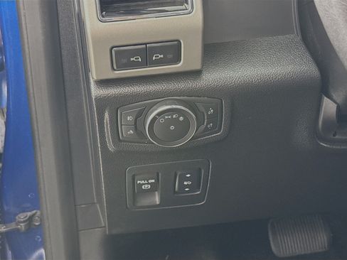 Used 2018 Ford F150 Lariat w/ Equipment Group 502A Luxury AWD/4WD image 10