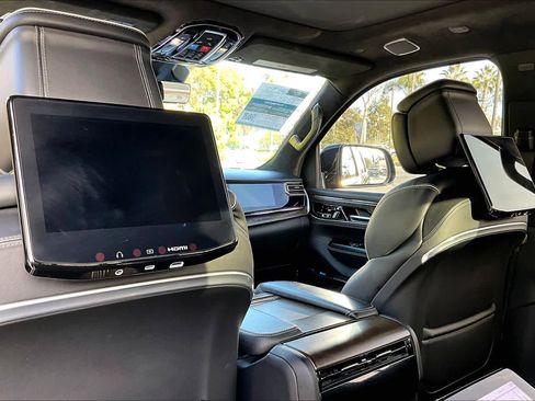 Used 2022 Jeep Grand Wagoneer Series II w/ Premium Group II image 33