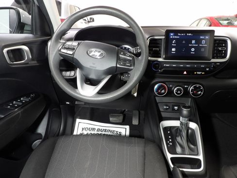 Used 2021 Hyundai Venue SE FWD image 10