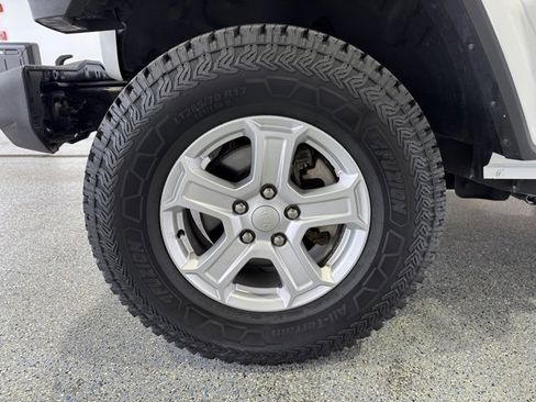Used 2018 Jeep Wrangler Sport image 21