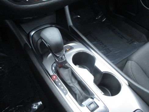 Used 2024 Chevrolet Malibu LT image 25