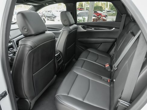 Used 2025 Cadillac XT5 Premium Luxury AWD/4WD image 17