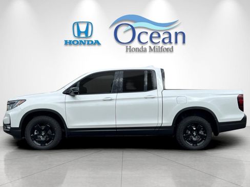 New 2026 Honda Ridgeline Black Edition image 2