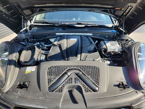 Certified 2022 Porsche Macan S image 45
