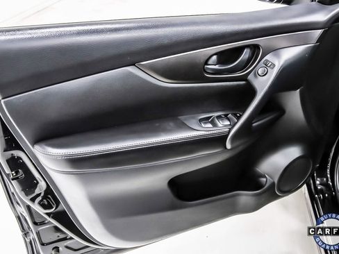 Used 2021 Nissan Rogue Sport S image 24