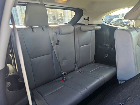 Used 2021 Toyota Highlander XLE AWD/4WD image 13