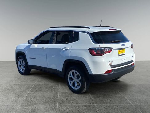 Used 2024 Jeep Compass Latitude AWD/4WD image 3
