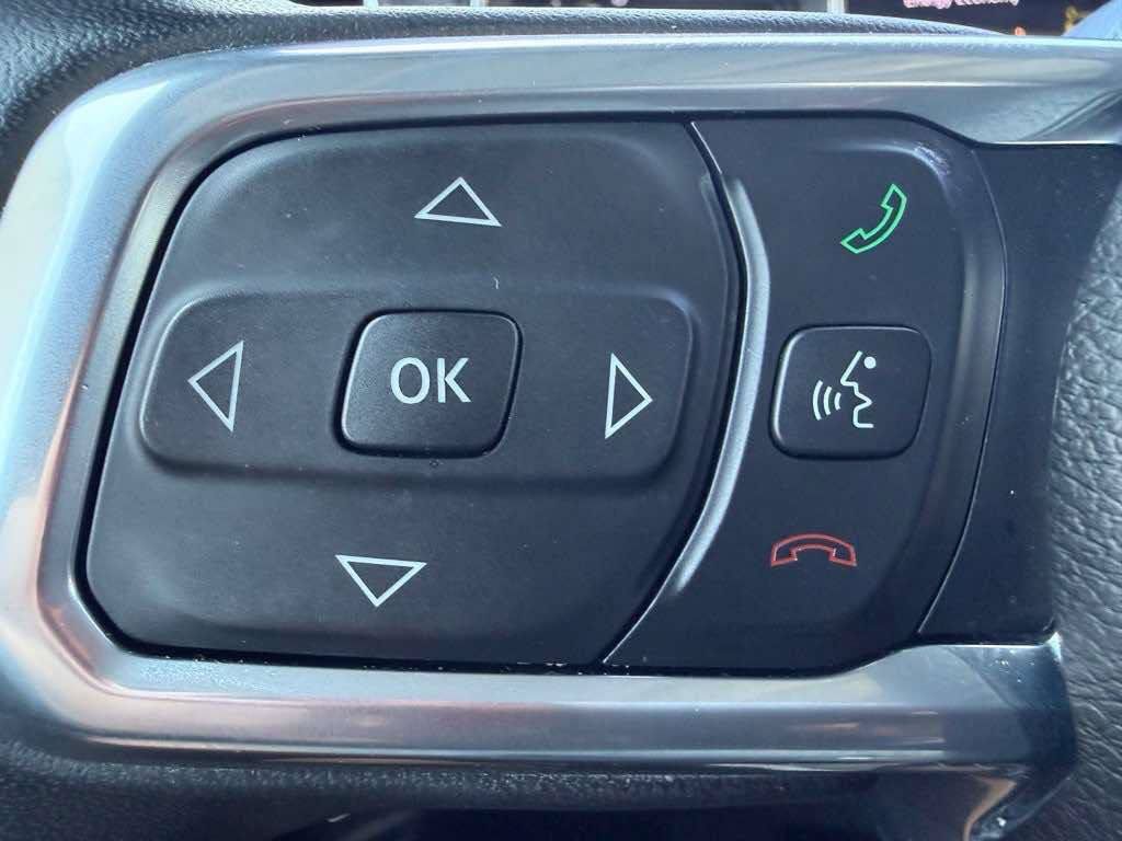 Used 2023 Jeep Wrangler Unlimited Sahara AWD/4WD image 12