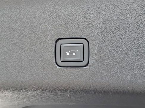 Used 2023 Chevrolet Traverse Premier w/ Redline Edition FWD image 14