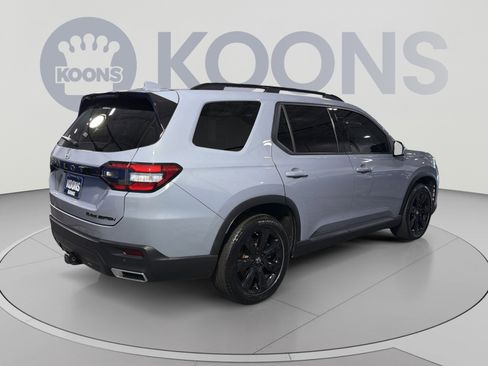 Used 2025 Honda Pilot Black Edition image 7