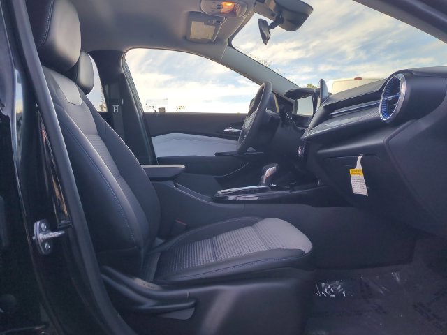Used 2025 Chevrolet Trax LT FWD image 33