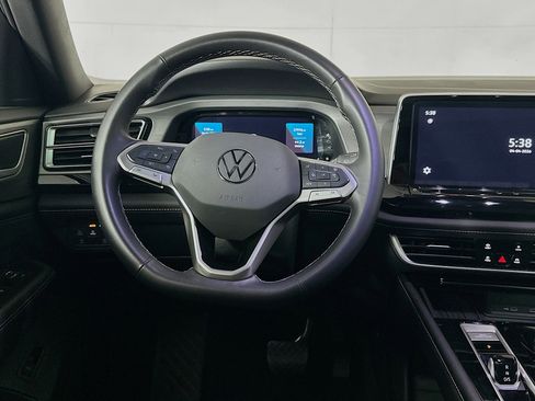 Used 2025 Volkswagen Atlas Cross Sport SE image 18