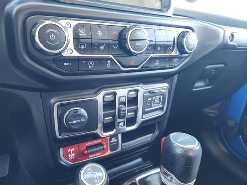 Used 2022 Jeep Gladiator Mojave w/ Cold Weather Group AWD/4WD image 31