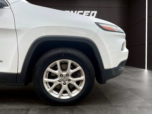 Used 2016 Jeep Cherokee Latitude AWD/4WD image 21