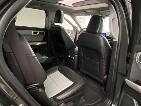 Used 2022 Ford Explorer XLT w/ Equipment Group 202A AWD/4WD image 11