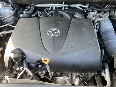 Used 2021 Toyota Highlander Platinum FWD image 35