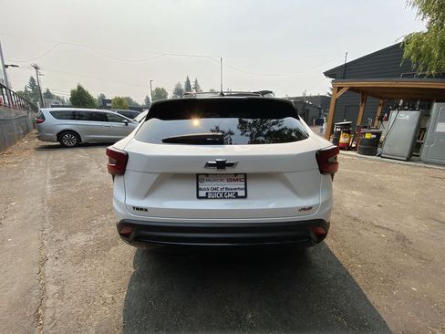 Used 2024 Chevrolet Trax RS w/ Driver Confidence Package FWD image 5