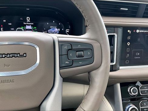 Used 2024 GMC Yukon XL Denali w/ Denali Reserve Package AWD/4WD image 12