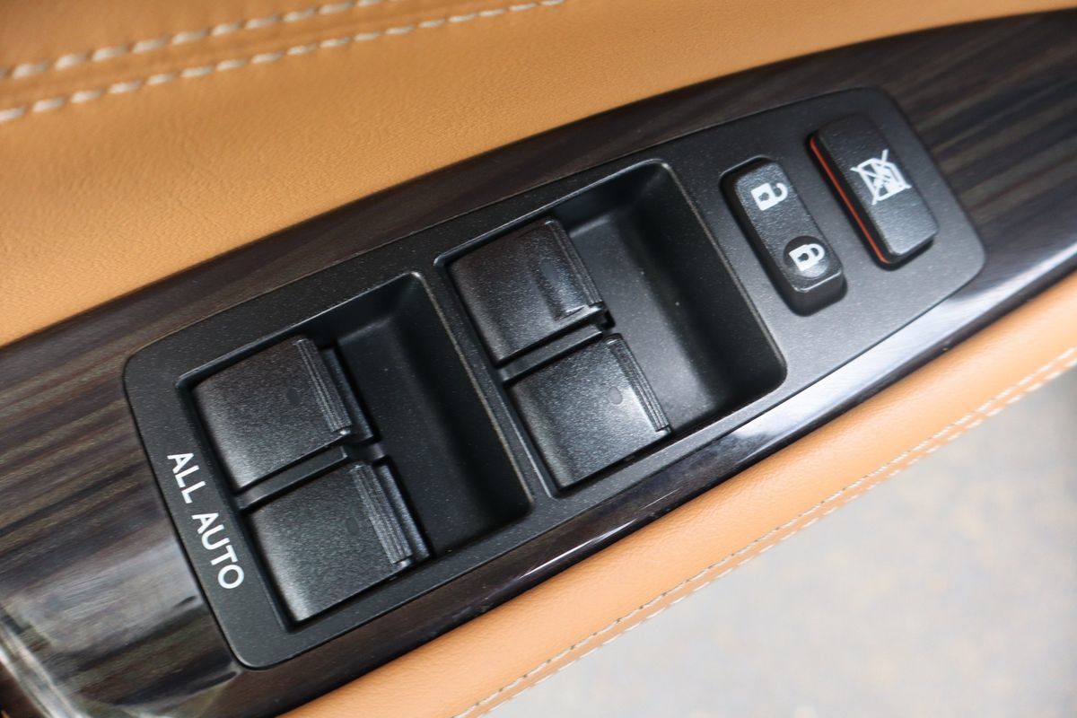 Used 2014 Lexus LS 460 AWD w/ Comfort Package image 27
