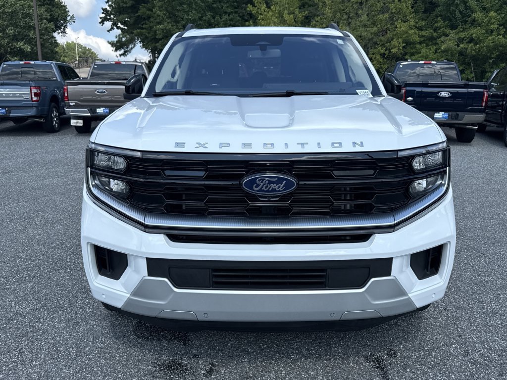 Used 2025 Ford Expedition Max Platinum w/ Driver's Package AWD/4WD image 2
