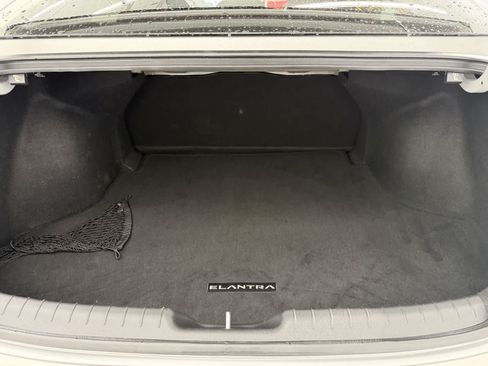 Used 2021 Hyundai Elantra SEL w/ Convenience Package FWD image 5