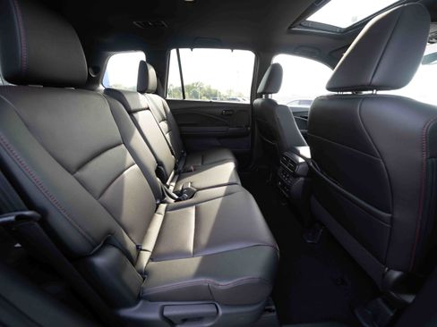 Used 2025 Honda Passport Black Edition image 25