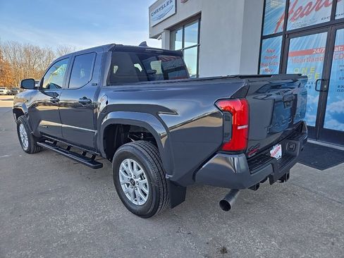 Used 2025 Toyota Tacoma SR5 image 8
