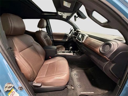 Certified 2019 Toyota Tacoma Limited image 24