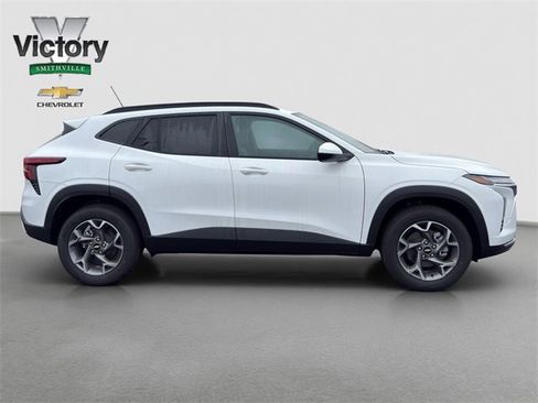 New 2026 Chevrolet Trax LT w/ Sunroof Package image 7