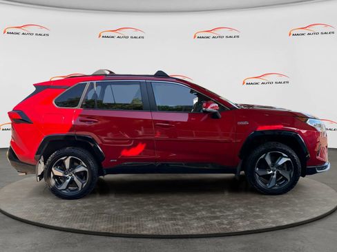 Used 2021 Toyota RAV4 SE w/ Weather & Moonroof Package AWD/4WD image 6