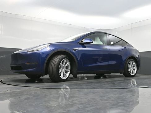 Used 2021 Tesla Model Y Long Range AWD/4WD image 24