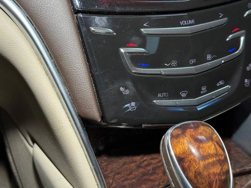 Used 2013 Cadillac XTS Luxury image 44