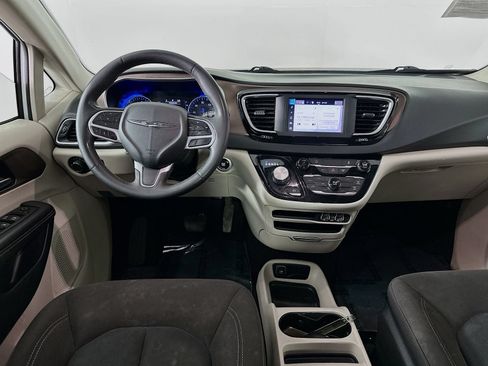 Used 2023 Chrysler Voyager LX FWD image 21