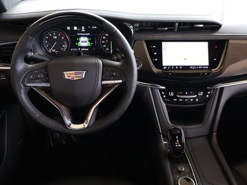 Used 2025 Cadillac XT6 Premium Luxury w/ Platinum Package AWD/4WD image 15