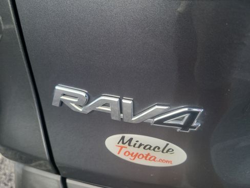 Used 2019 Toyota RAV4 XLE FWD image 11