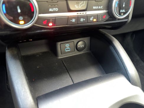 Certified 2022 Ford Escape SE w/ SE Sport Appearance Package image 22