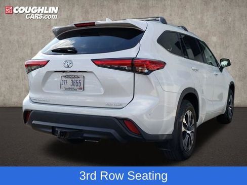 Used 2022 Toyota Highlander XLE image 10