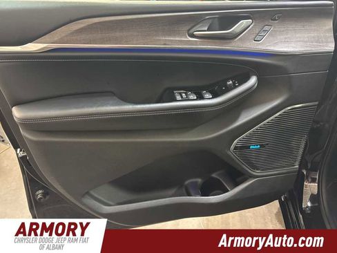 Used 2022 Jeep Grand Cherokee Overland w/ Luxury Tech Group IV image 7