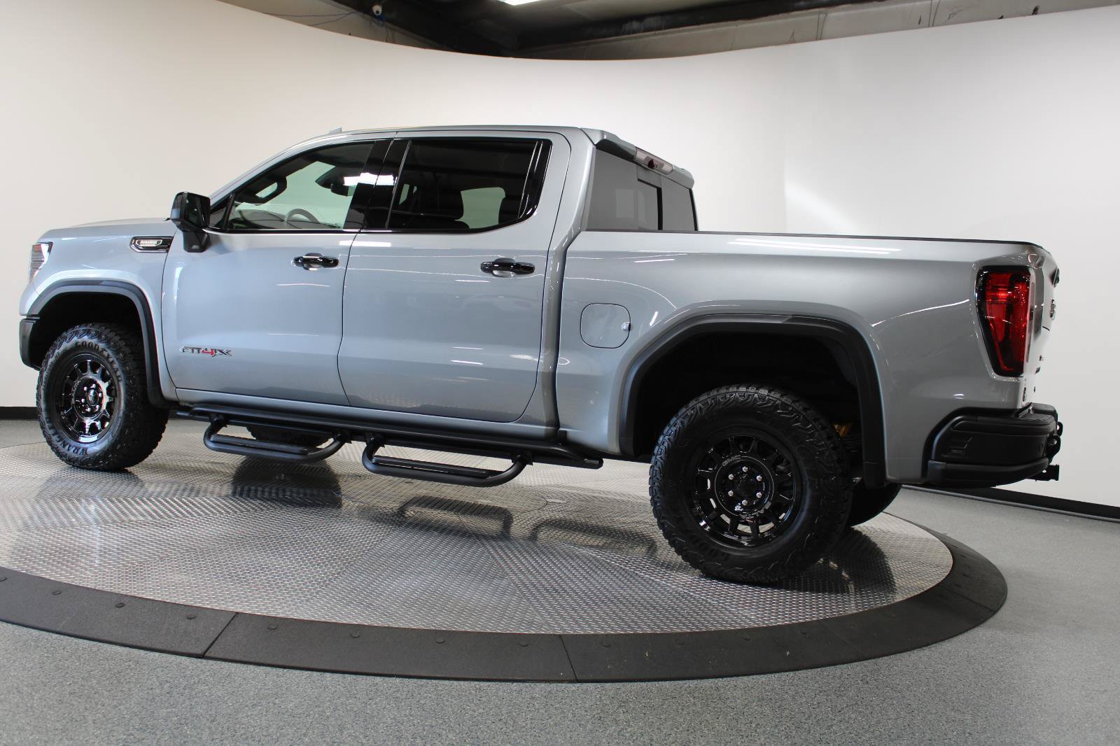 Used 2024 GMC Sierra 1500 AT4X w/ AT4X AEV Edition AWD/4WD image 8