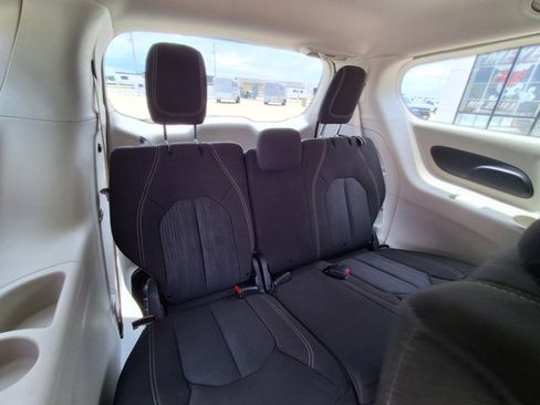 Used 2020 Chrysler Voyager L FWD image 17