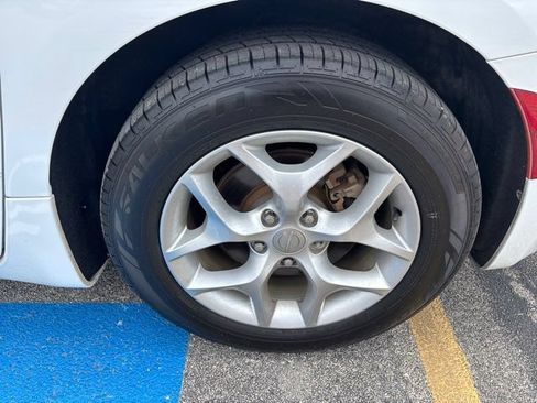 Used 2019 Chrysler Pacifica Touring-L Plus w/ Tire & Wheel Group FWD image 10