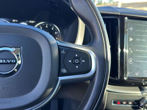 Used 2019 Volvo XC60 T5 Momentum w/ Multimedia Package image 19