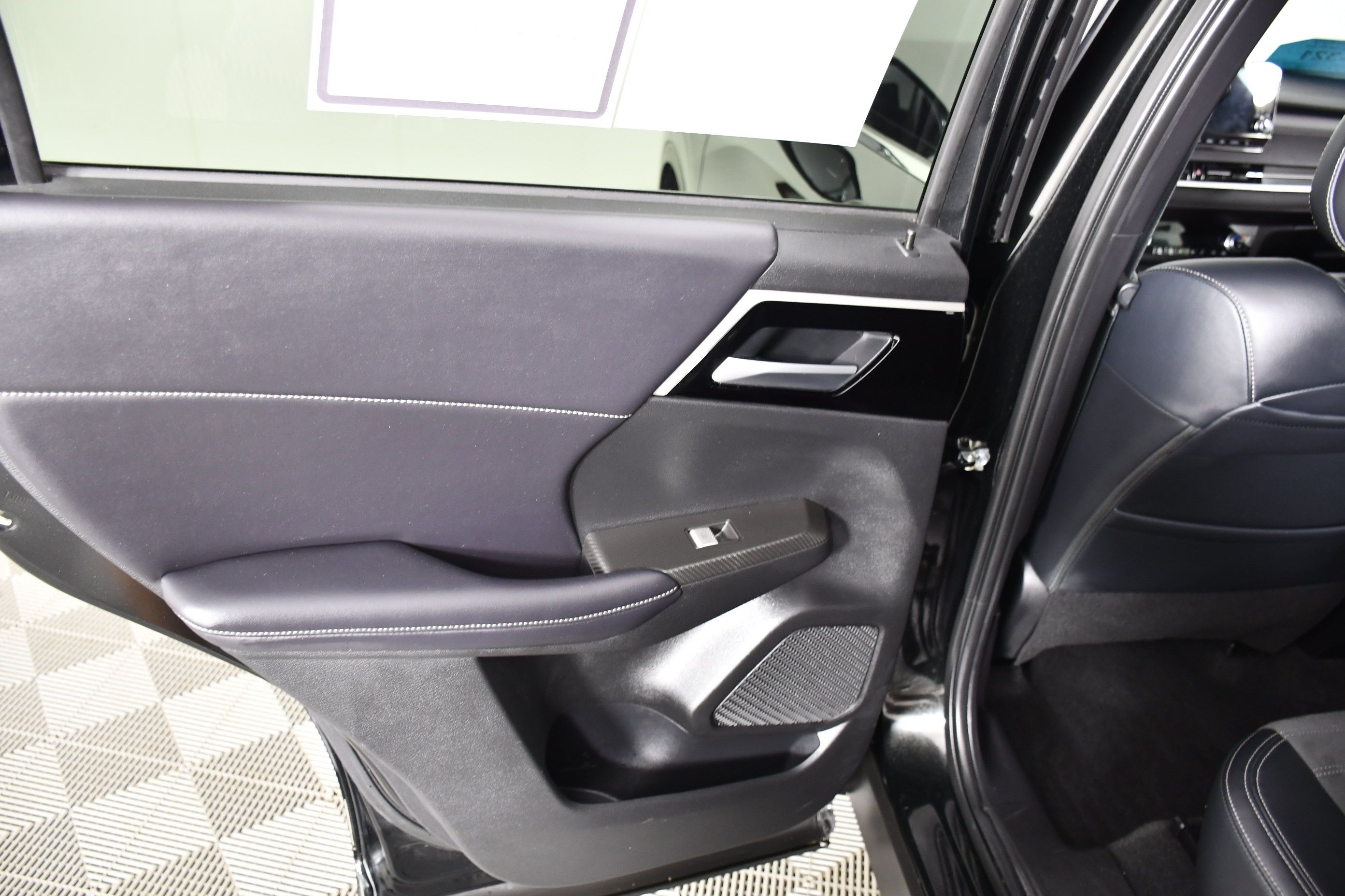 Used 2024 Mitsubishi Outlander SE AWD/4WD image 43