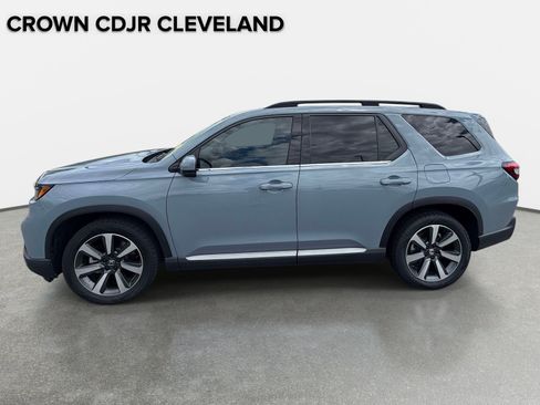 Used 2024 Honda Pilot Touring image 2