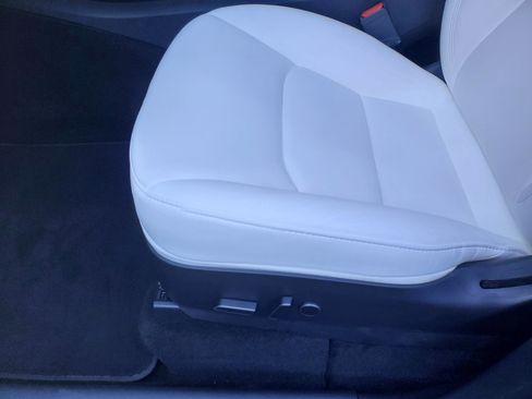 Used 2022 Tesla Model Y Performance AWD/4WD image 28